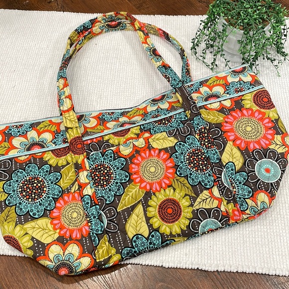 Vera Bradley overnight bag - Picture 1 of 16